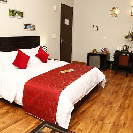 Anandam Clarks Inn Suites Вриндавана Экстерьер фото