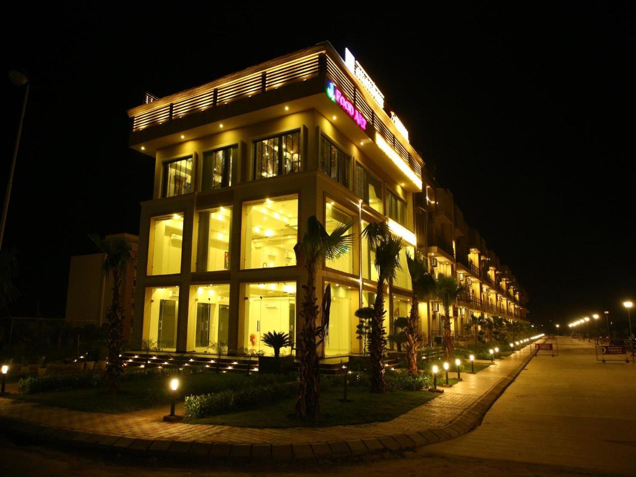 Anandam Clarks Inn Suites Вриндавана Экстерьер фото