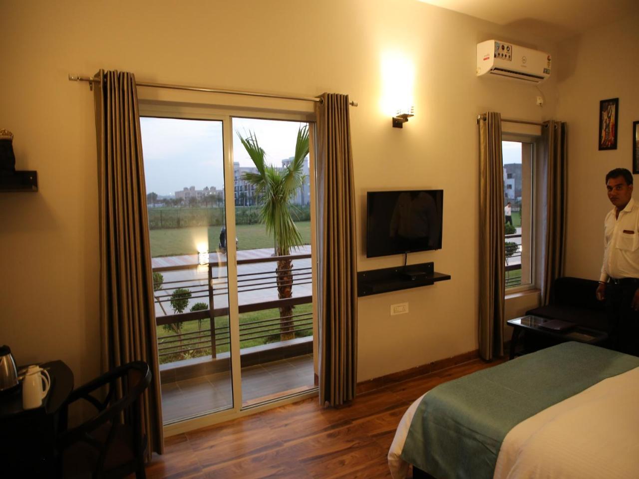 Anandam Clarks Inn Suites Вриндавана Экстерьер фото