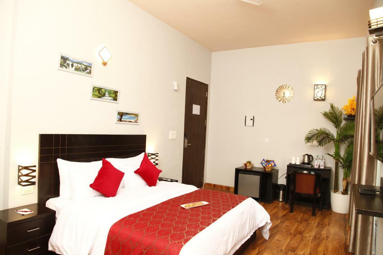Anandam Clarks Inn Suites Вриндавана Экстерьер фото