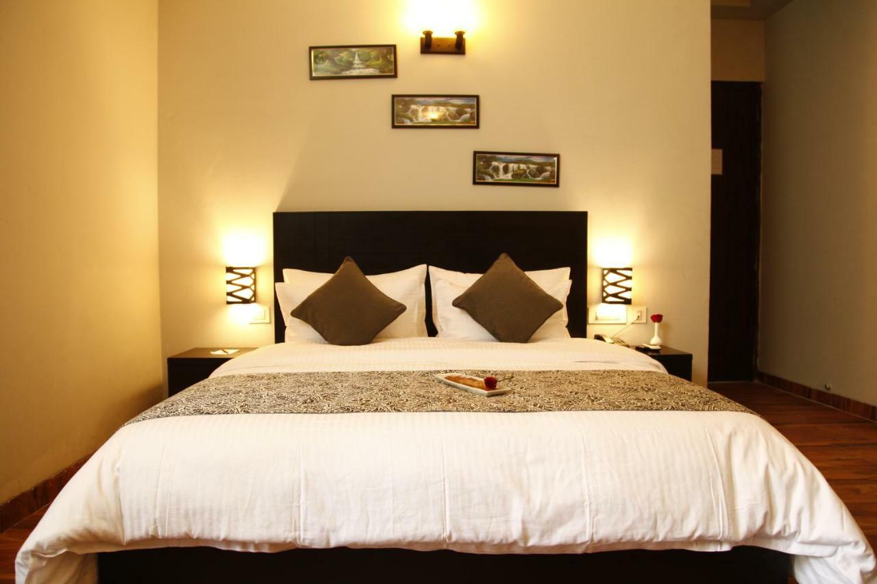 Anandam Clarks Inn Suites Вриндавана Экстерьер фото