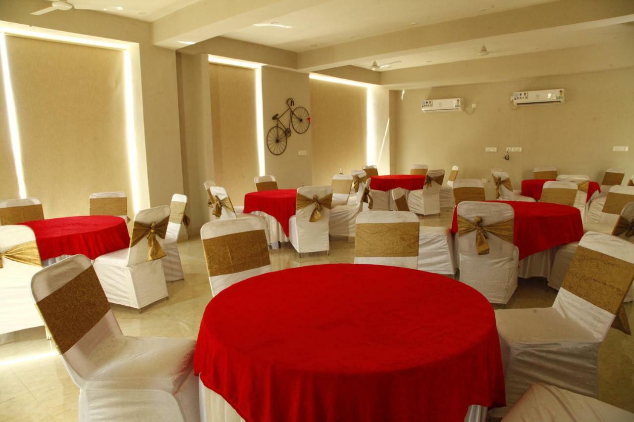 Anandam Clarks Inn Suites Вриндавана Экстерьер фото