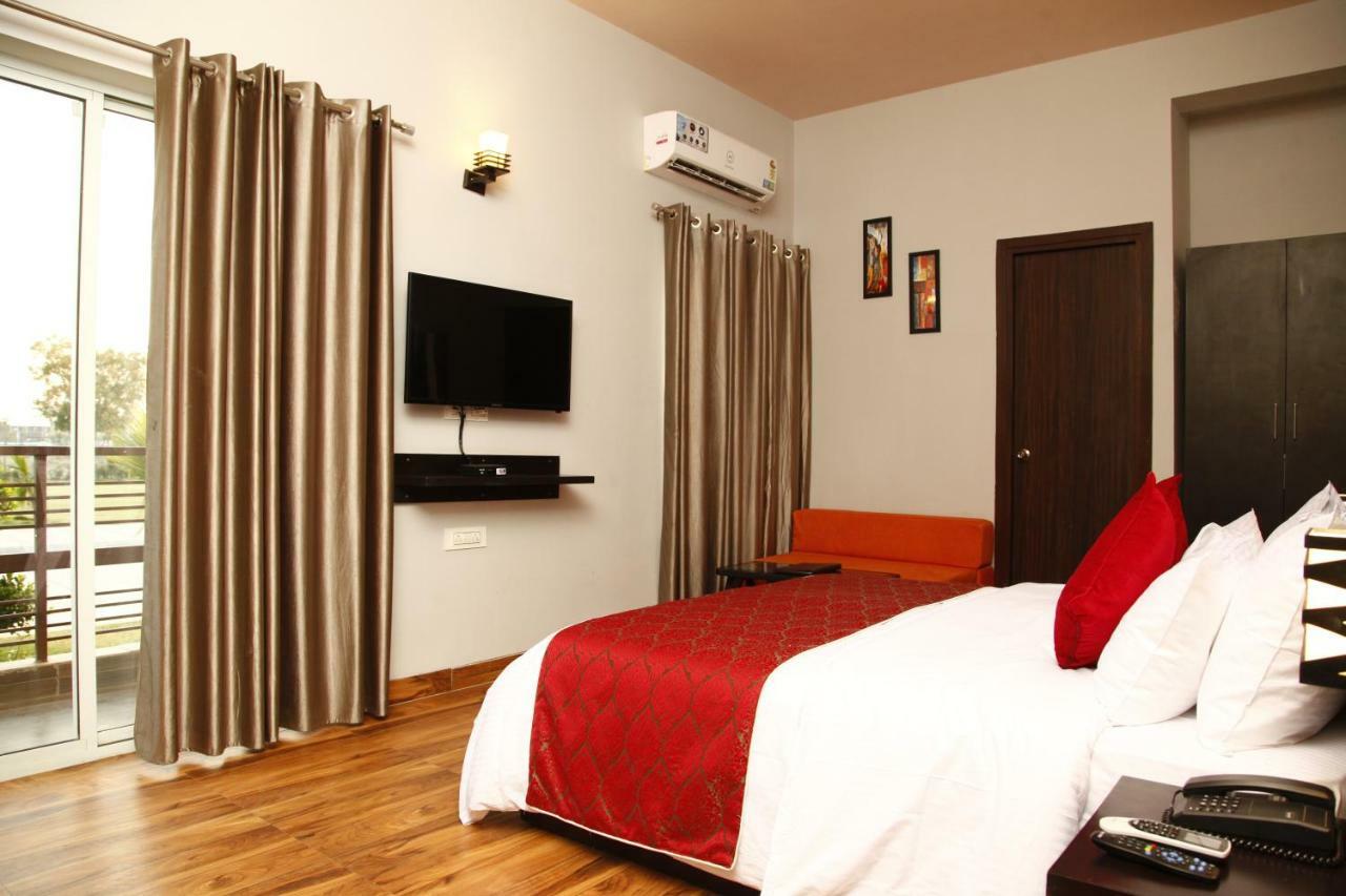 Anandam Clarks Inn Suites Вриндавана Экстерьер фото