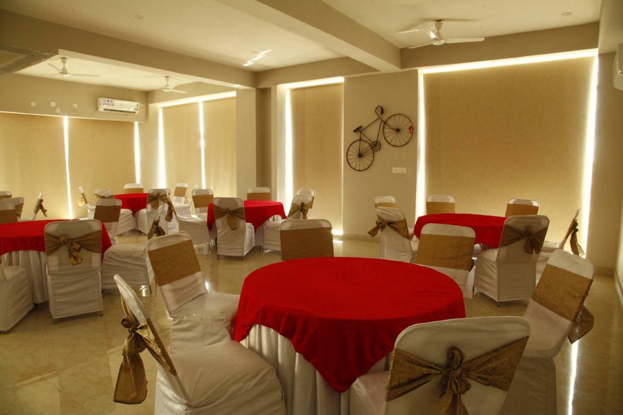 Anandam Clarks Inn Suites Вриндавана Экстерьер фото