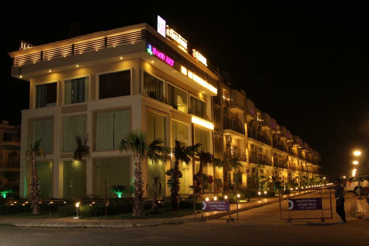 Anandam Clarks Inn Suites Вриндавана Экстерьер фото