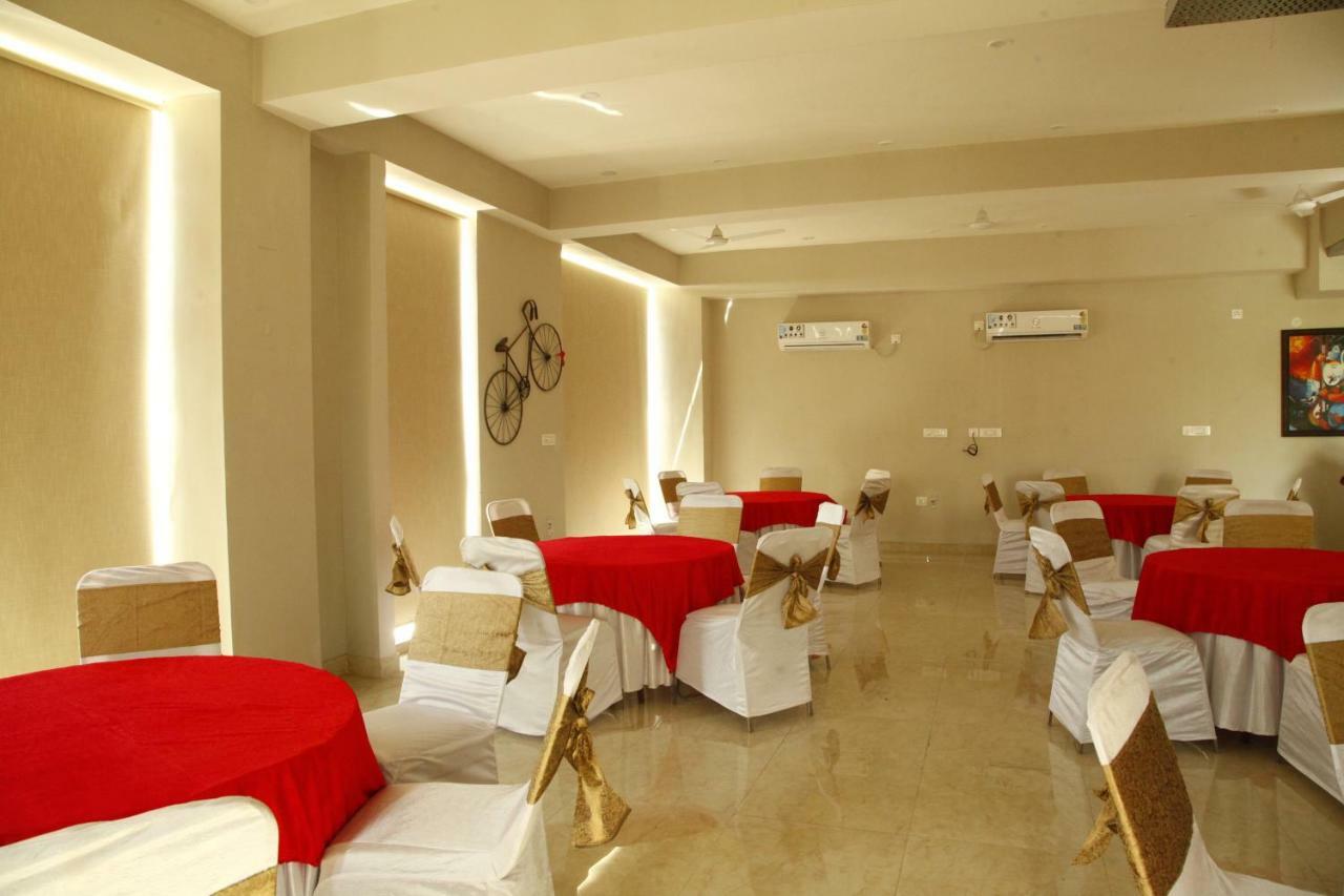Anandam Clarks Inn Suites Вриндавана Экстерьер фото